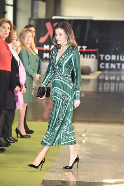 Royal style & gossip: more gowns, less frowns