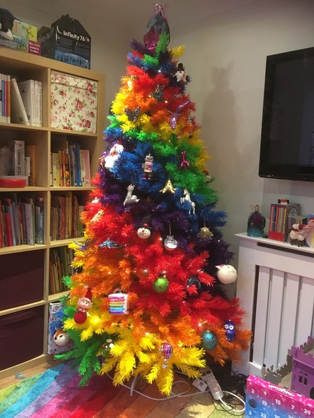 to think there's a grain of truth in this article about Christmas decs