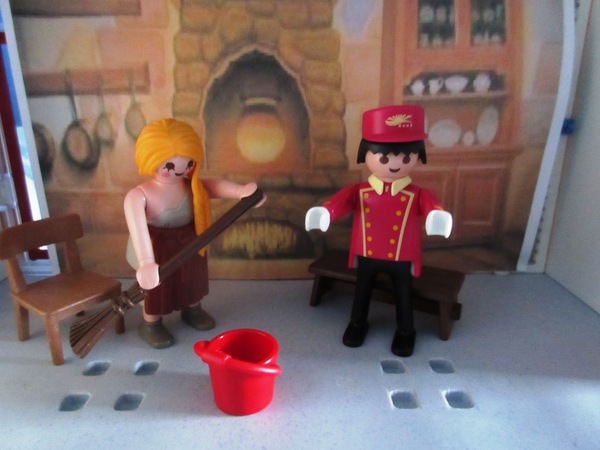 It's the Christmas season for the Playmobil people in our house...