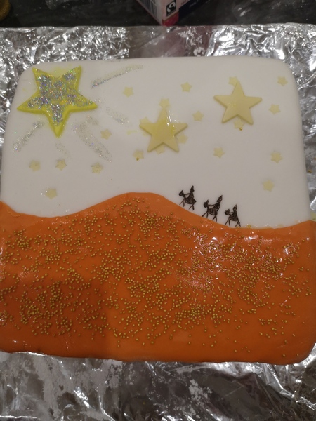 to show off my Christmas cake! It took me aaaaaaaaaaages :o) Anyone else want to post a pic of theirs?
