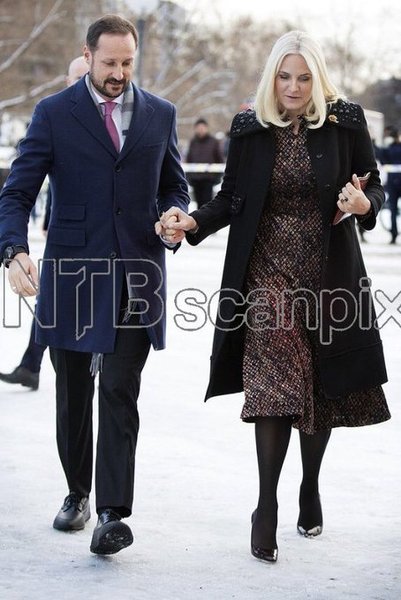 Royal style & gossip: more gowns, less frowns
