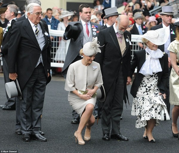 Royal style & gossip: more gowns, less frowns