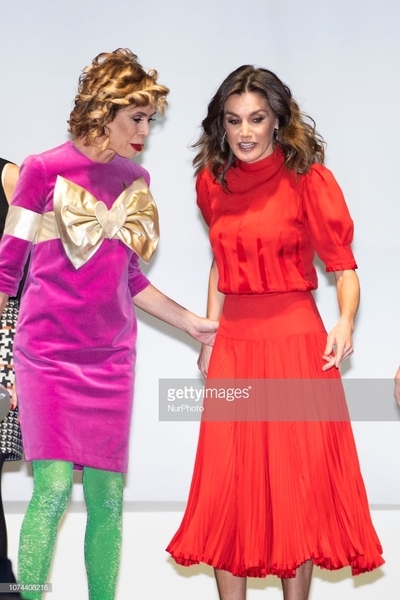 Royal style and gossips: gowns and crowns but please no frowns!
