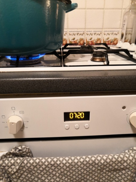 Please help - Xmas day oven emergency, oven not heating up!!