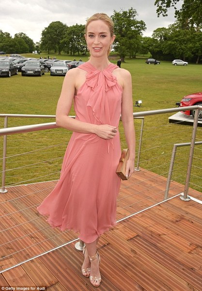 Royal style and gossips: gowns and crowns but please no frowns!