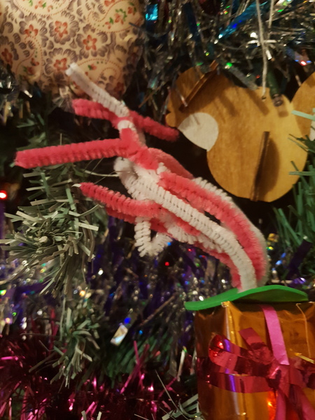 to think there's a grain of truth in this article about Christmas decs