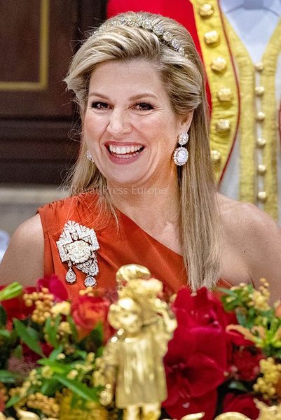 Royal style & gossip: more gowns, less frowns
