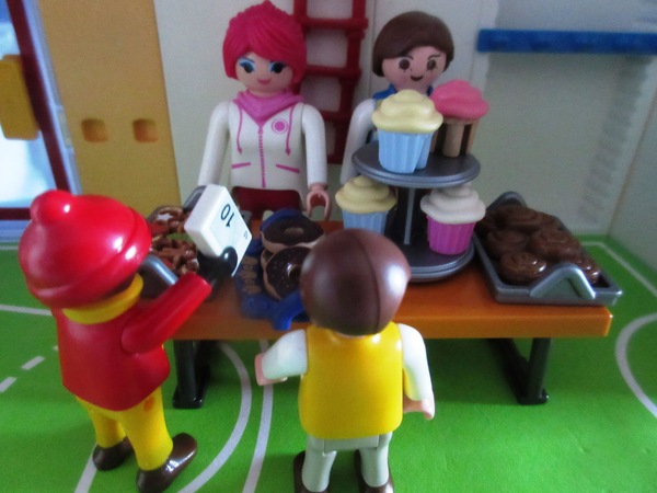 It's the Christmas season for the Playmobil people in our house...