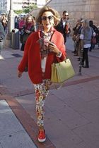 Les Parisiennes de Mamansnet: Blue Stockings are Back in Fashion