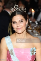 Royal style & gossip: more gowns, less frowns