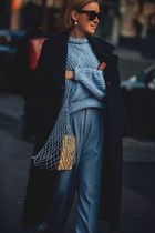 Les Parisiennes de Mamansnet: Blue Stockings are Back in Fashion