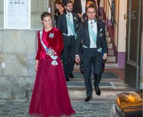 Royal style and gossips: gowns and crowns but please no frowns!