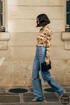 Les Parisiennes de Mamansnet: Blue Stockings are Back in Fashion