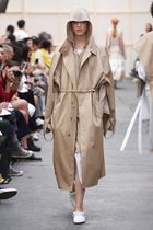 Les Parisiennes de Mamansnet: Blue Stockings are Back in Fashion