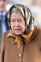 Royal style and gossips: gowns and crowns but please no frowns!