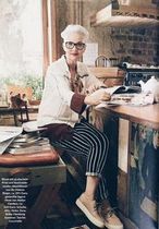 Les Parisiennes de Mamansnet: Blue Stockings are Back in Fashion