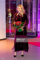 Royal style & gossip: more gowns, less frowns