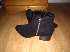 Shoes or boots with this?