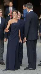 Royal style and gossips: gowns and crowns but please no frowns!