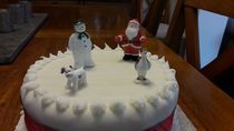 to show off my Christmas cake! It took me aaaaaaaaaaages :o) Anyone else want to post a pic of theirs?