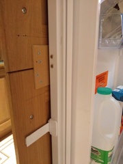 Integrated fridge / 2 doors??