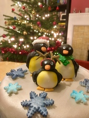 to show off my Christmas cake! It took me aaaaaaaaaaages :o) Anyone else want to post a pic of theirs?