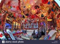 to think there's a grain of truth in this article about Christmas decs