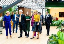 Royal style & gossip: more gowns, less frowns