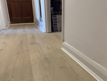 Gap between doorway casing and new laminate flooring- should the builders fix?