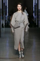 Les Parisiennes de Mamansnet: Blue Stockings are Back in Fashion