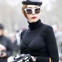 Les Parisiennes de Mamansnet: Blue Stockings are Back in Fashion