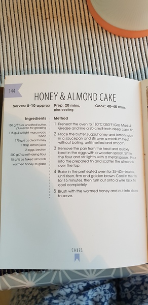 Please advise on the most fantastic cakes that I can make ahead?