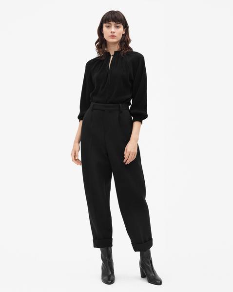 I want these trousers! Can anyone help me find this style?