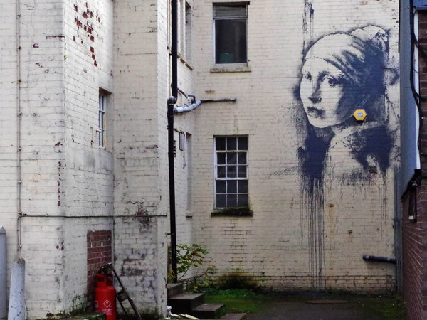 Possible Banksy appeared in Bristol supporting #womenstandup.