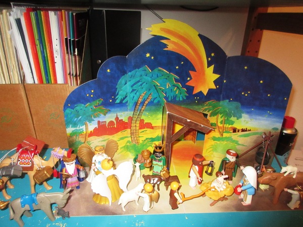It's the Christmas season for the Playmobil people in our house...