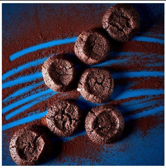 Les Parisiennes de Mamansnet: Blue Stockings are Back in Fashion