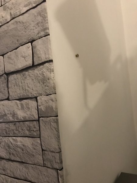 How to... remove a small amount of wallpaper which wraps round a corner