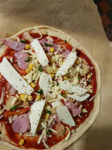To put Halloumi Cheese on pizza.