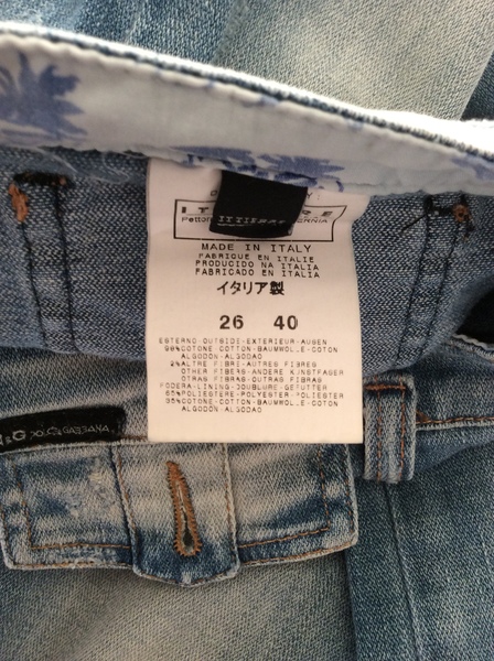 What size are these jeans please (D&G)