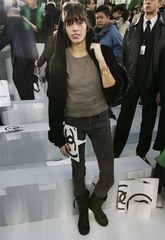 Les Parisiennes de Mamansnet: Blue Stockings are Back in Fashion