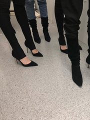 Les Parisiennes de Mamansnet: Blue Stockings are Back in Fashion