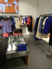 Les Parisiennes de Mamansnet: Blue Stockings are Back in Fashion