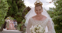 Muriels Wedding, Wedding Dress