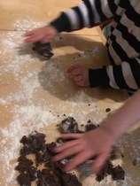 Les Parisiennes de Mamansnet: Blue Stockings are Back in Fashion