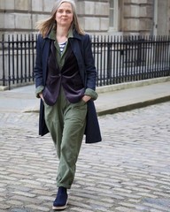 Les Parisiennes de Mamansnet: Blue Stockings are Back in Fashion