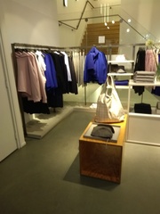 Les Parisiennes de Mamansnet: Blue Stockings are Back in Fashion