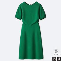 Les Parisiennes de Mamansnet: Blue Stockings are Back in Fashion