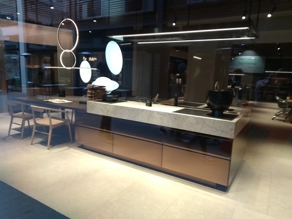 Les Parisiennes de Mamansnet: Blue Stockings are Back in Fashion