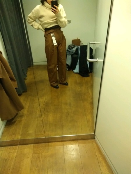 Les Parisiennes de Mamansnet: Blue Stockings are Back in Fashion