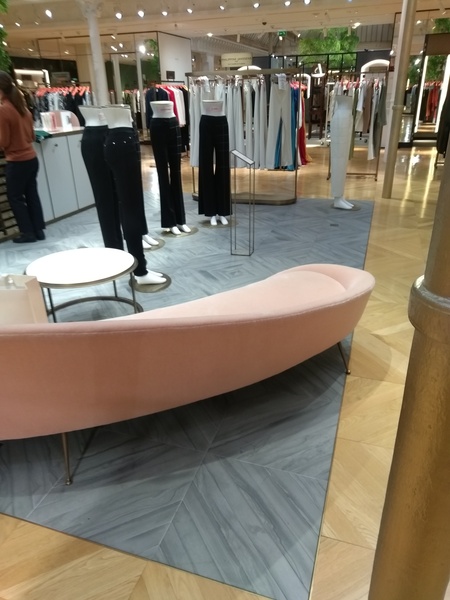 Les Parisiennes de Mamansnet: Blue Stockings are Back in Fashion